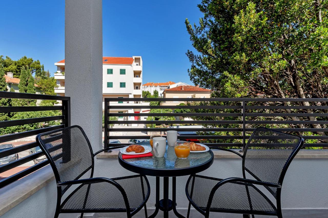 Laurus Makarska Accommodation Exterior photo