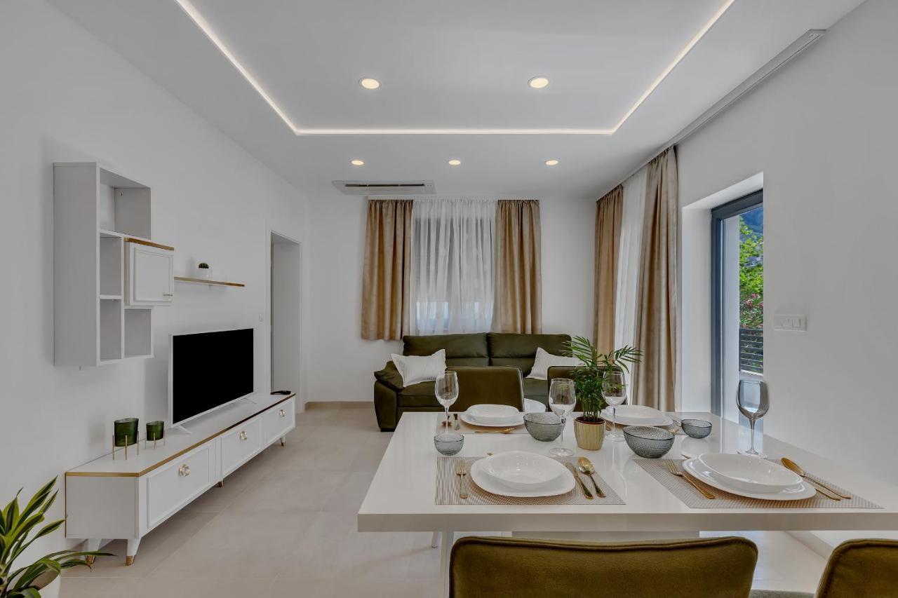 Laurus Makarska Accommodation Exterior photo