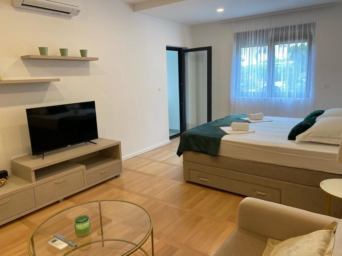 Laurus Makarska Accommodation Exterior photo